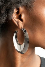 Load image into Gallery viewer, Going OVAL-board - Silver Earring
