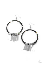 Load image into Gallery viewer, Garden Chimes - Black Earring
