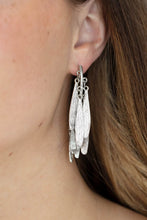 Load image into Gallery viewer, Pursuing The Plumes - Silver Earring
